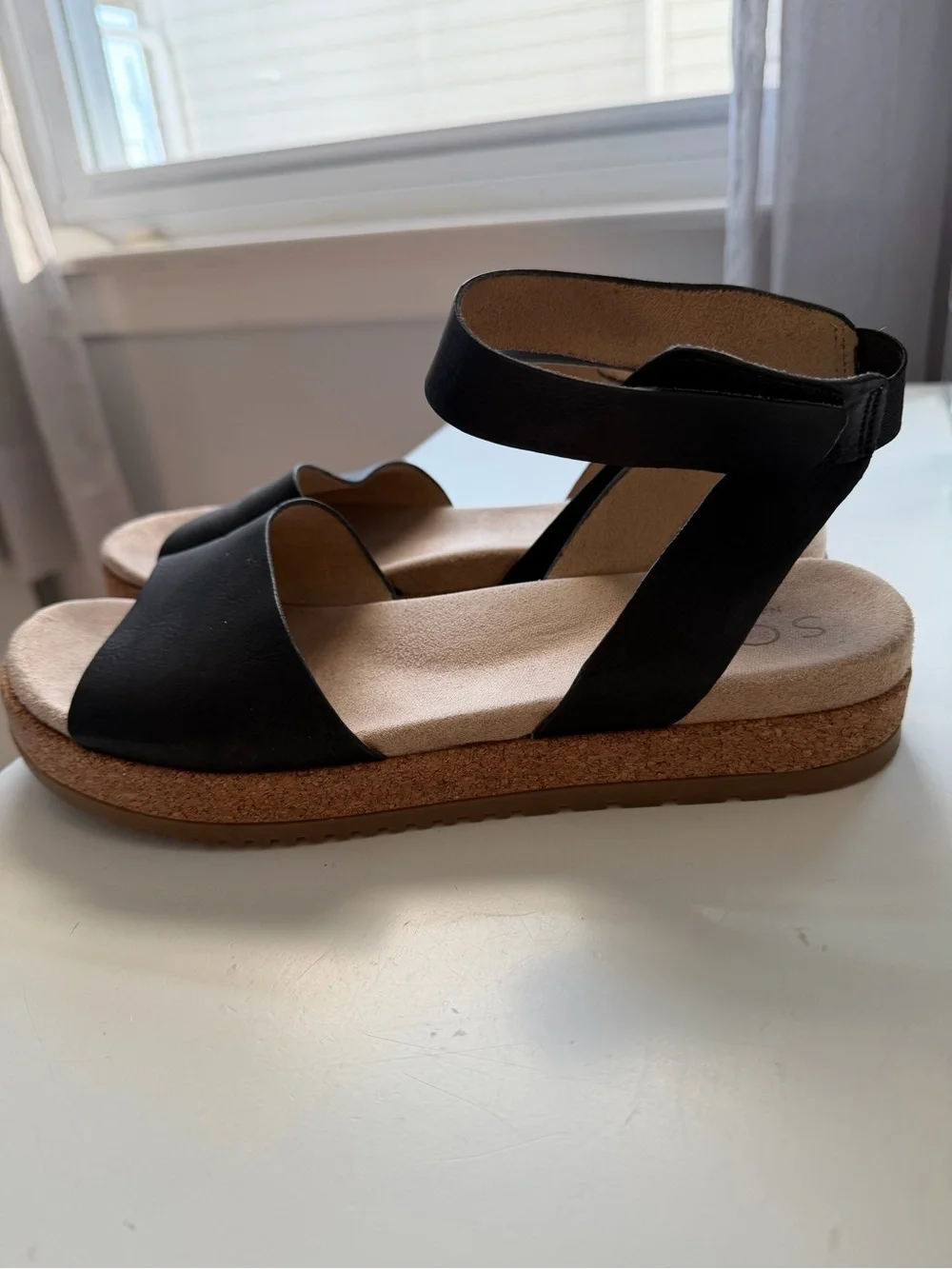 Women's Naturalizer Black Leather Ankle-Strap Platform Sandals